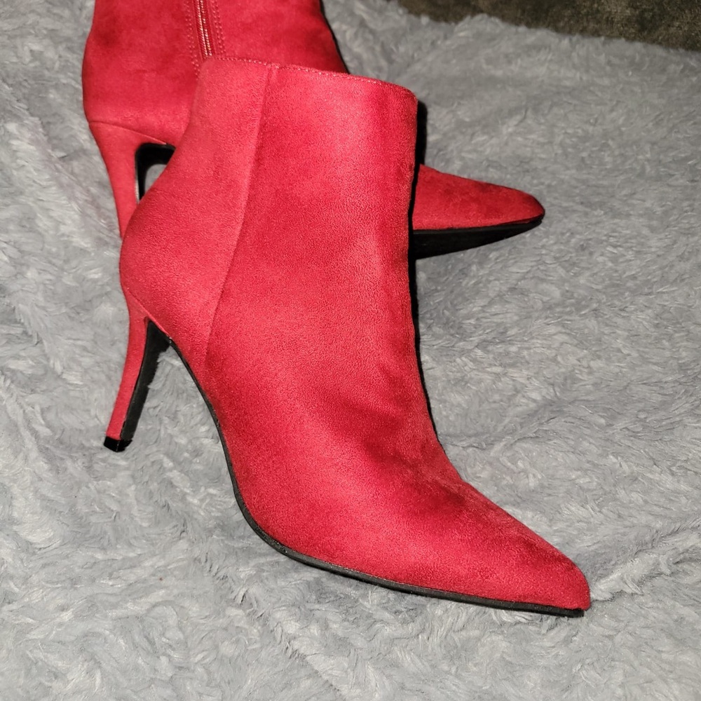 Elegant Red Suede Ankle Boots
